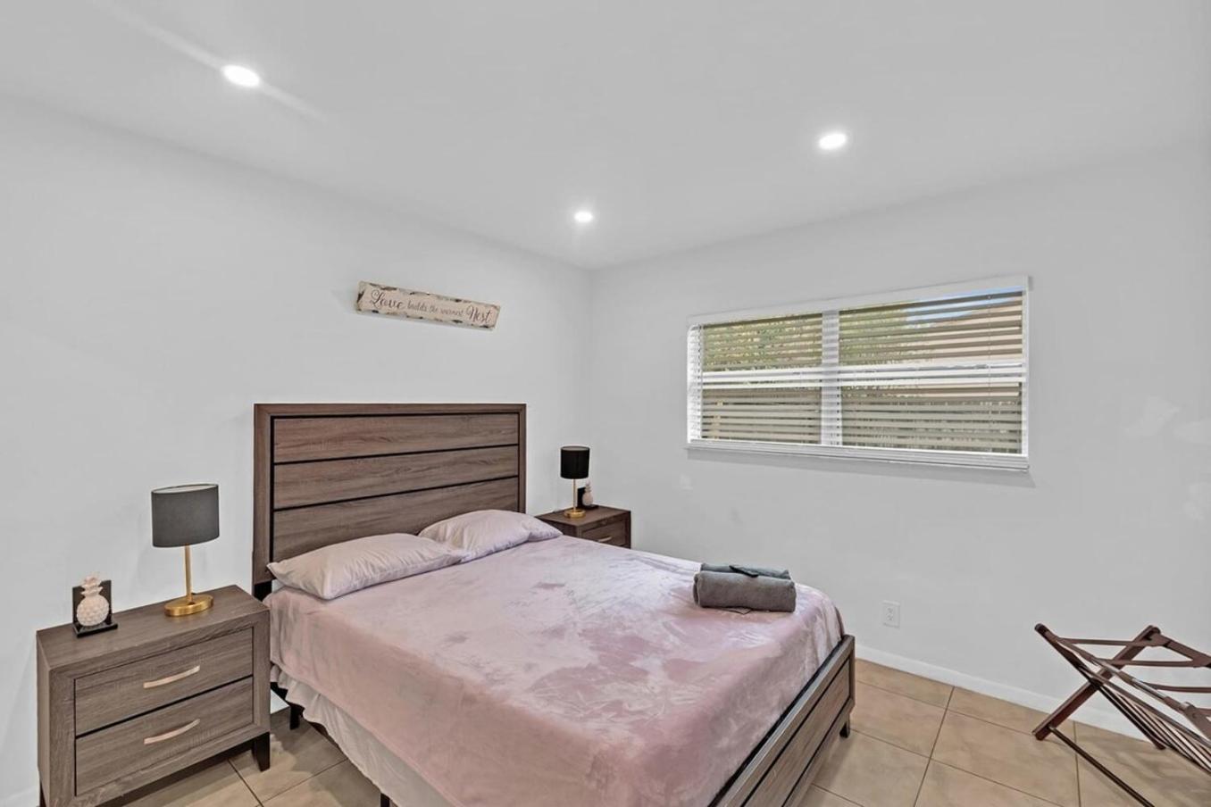 2 Bedroom House Minutes From Beach And Casino Db1 Dania Beach Exteriér fotografie