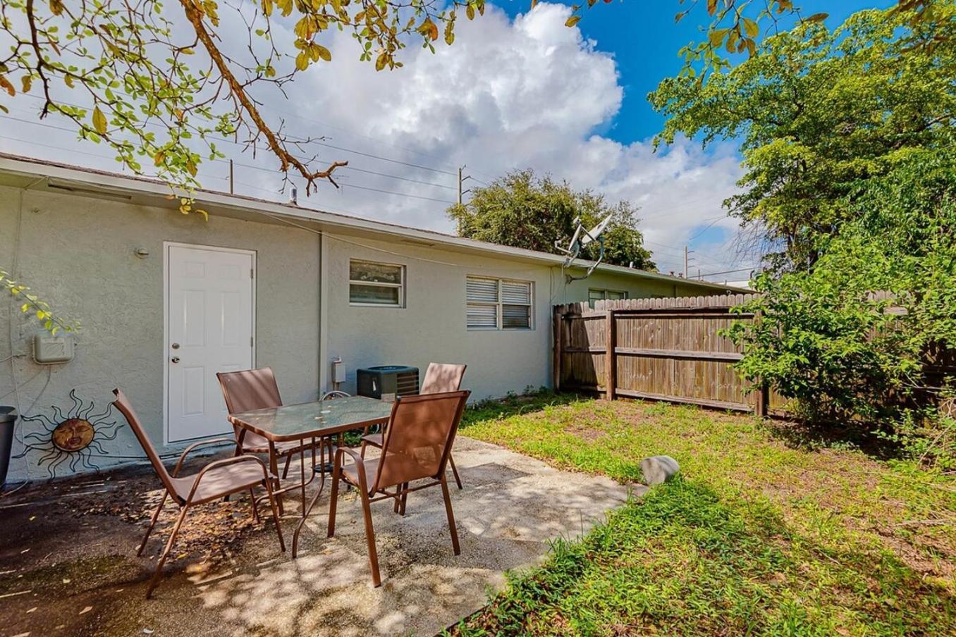 2 Bedroom House Minutes From Beach And Casino Db1 Dania Beach Exteriér fotografie
